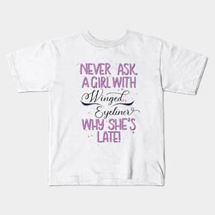 Copy of Never ask a girl with winged eyeliner why she’s late! // pink Kids T-Shirt